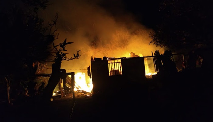 Cantagalo - Incêndio destrói residência nesta madrugada 