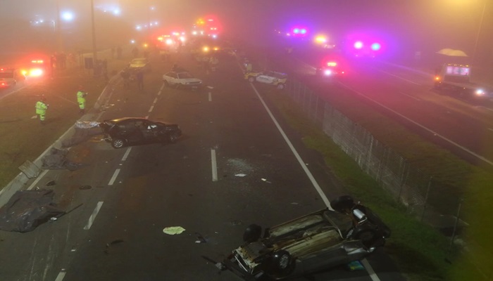 Acidente gravíssimo na BR-277 entre carros, motos e caminhão deixa oito mortos