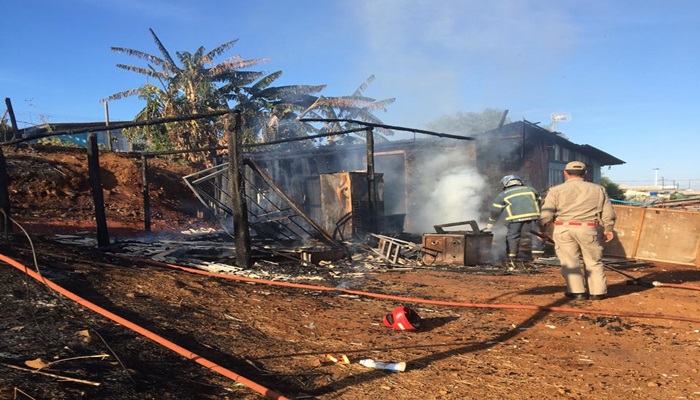 Laranjeiras - Casa é destruída por incêndio no São Miguel 