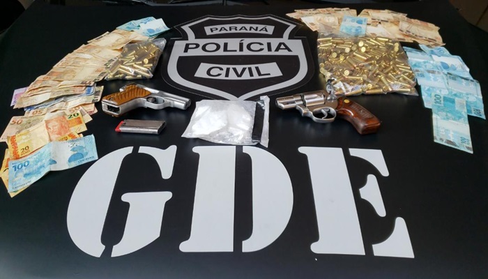  Polícia Civil prende quatro indivíduos e apreende cocaína, armas e munições 