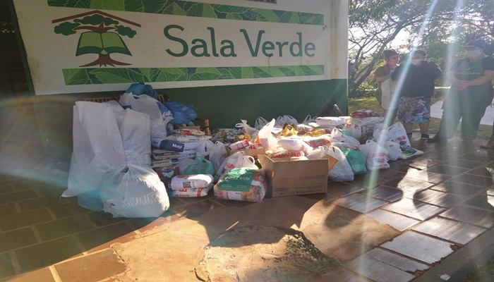 Alunos de Direito da Univel arrecadam alimentos e roupas para famílias da Cootacar e do bairro Interlagos
