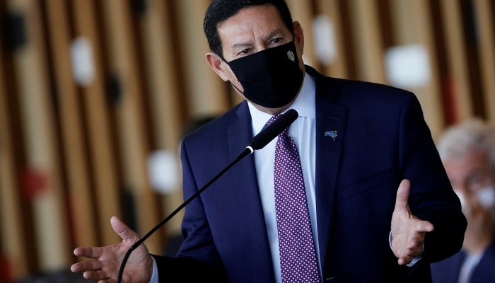 Mourão defende aprimoramento e manutenção do auxílio emergencial