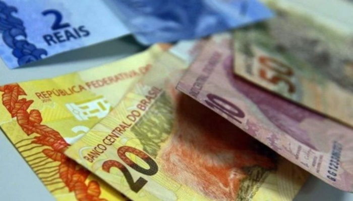 Bolsonaro deve anunciar hoje auxílio de R$ 300 até fim do ano; Renda Brasil ficou para depois