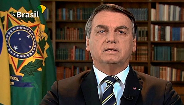 Bolsonaro destaca compromisso com democracia e Constituição