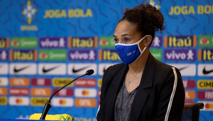 Aline Pellegrino quer mapear realidade do futebol feminino