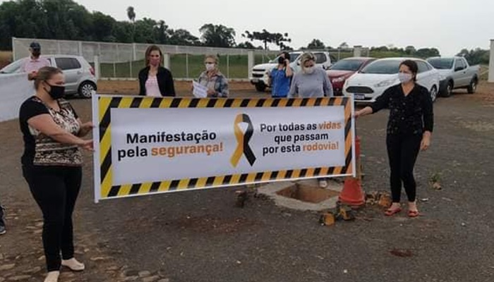 Quedas - Moradores fazem manifestação na PR 484 e pedem mais segurança no trecho 