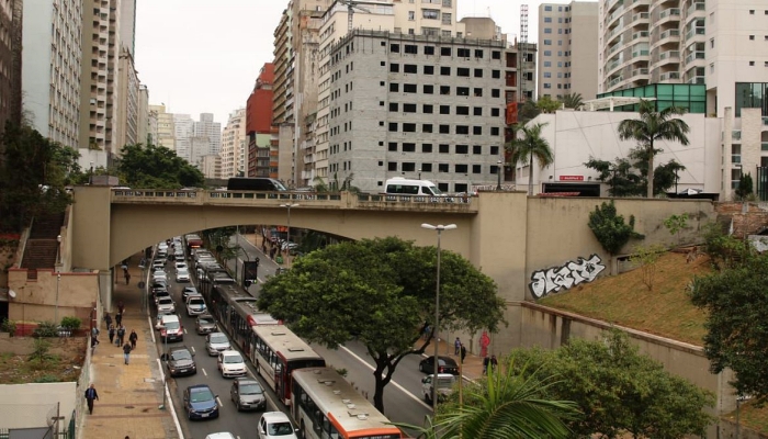 Excesso de velocidade é a principal infração de motoristas suspensos