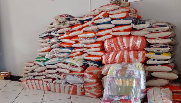 Colégios já arrecadaram 6 toneladas de alimentos para hospital