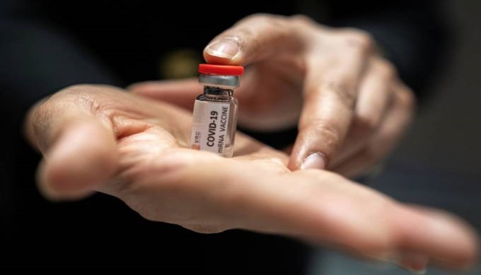 Dados sobre vacina de Oxford devem mostrar que ela dá imunidade a idosos