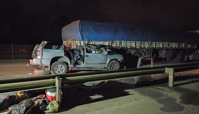 Quatro pessoas morrem na hora em grave acidente na BR-277 em São José dos Pinhais