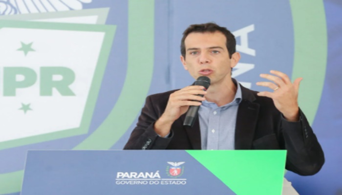 Secretário de Educação defende escolas cívico-militares no Paraná: “Mais disciplina”