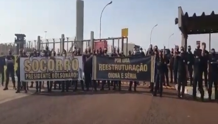 Catanduvas - Polícia Penal Federal faz manifesto em frete ao Presídio 