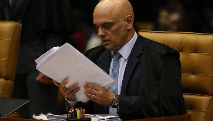 Moraes mantém inquérito sobre suposta interferência na PF