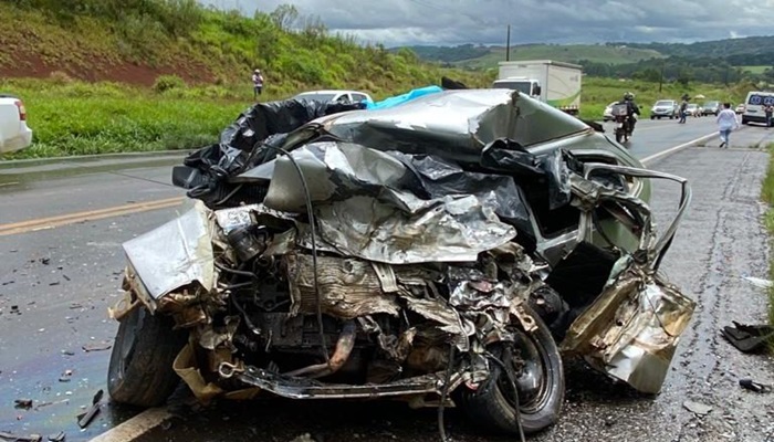 Pinhão - Tragédia: Colisão entre carro e caminhão na PR 170 mata três Pinhãoenses 