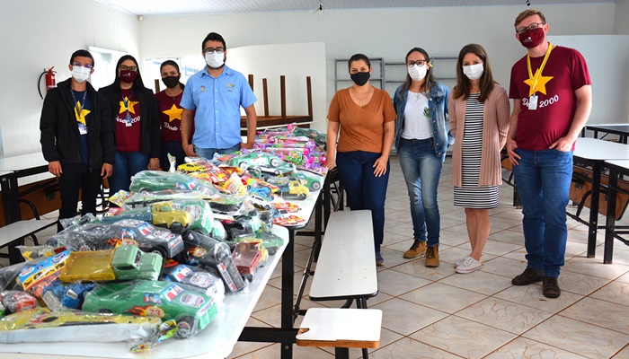 Laranjeiras - Centro Universitário Campo Real realiza doação de brinquedos ao CRAS