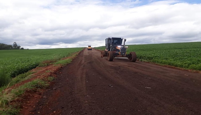 Guaraniaçu - Prefeito Osmário Portela determina colocação de 'material fresado' na estrada do Guaporé e demais melhorias nas comunidades 