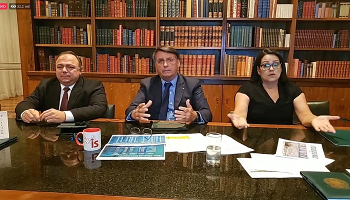 Bolsonaro diz que busca a conscientização contra a covid-19