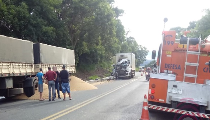 Candói - Caminhões se envolvem em acidente na BR-373