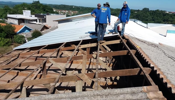 Guaraniaçu - Hospital Santo Antônio recebe novo telhado 