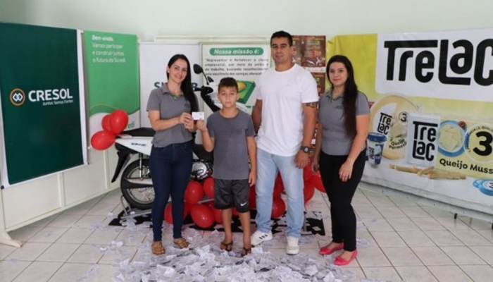 Três Barras - Conheça o ganhador da moto 'Natal Premiado' promoção da Associação Comercial 