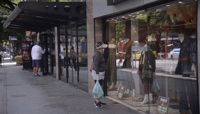 Confiança do empresário do comércio cai 2,2% em janeiro, diz CNC