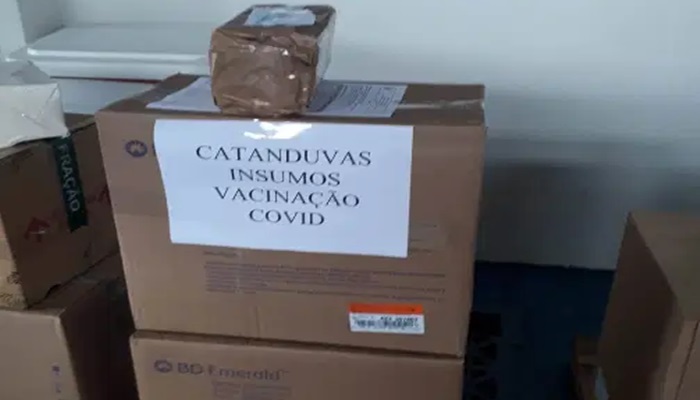 Cantu - Ibema, Catanduvas e Diamante do Sul fazem a retirada de kits para a vacinação contra a Covid-19 