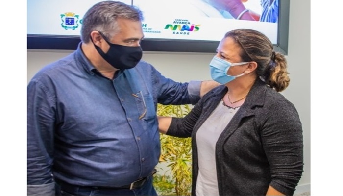 Ibema - Prefeita Viviane e Equipe de Saúde de Ibema recebem as vacinas contra a Covid-19 
