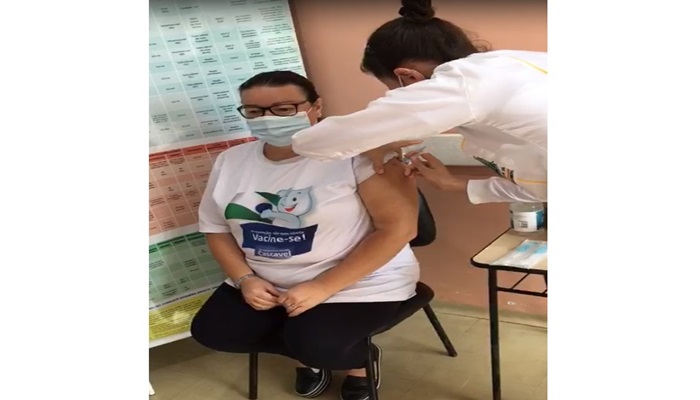 Diamante do Sul - Equipe de Saúde de Diamante do Sul recebe a 1ª dose da Vacina contra a Covid-19
