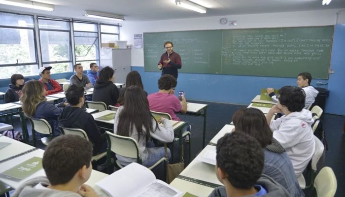 Aulas presenciais nas escolas particulares devem voltar a partir do dia 3 de fevereiro no Paraná