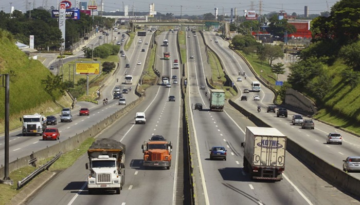 Em SP e no Paraná, Justiça proíbe bloqueio da Rodovia Dutra. Greve dos caminhoneiros será nesta segunda 