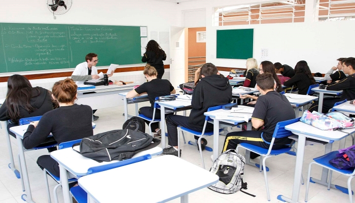 Aulas extras só para professores que não pedirem afastamento