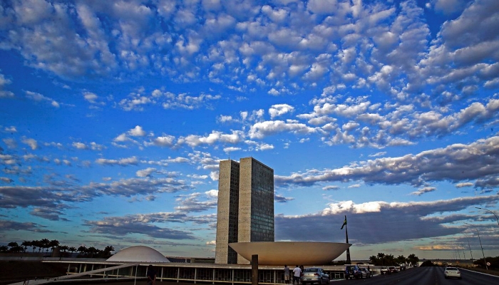 Relator pretende unificar PECs emergencial e do Pacto Federativo