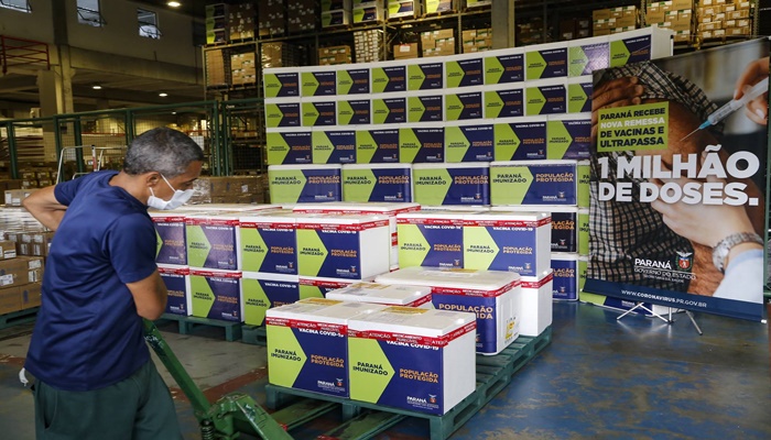 Paraná distribui novo lote e começa a vacinar idosos com mais de 75 anos