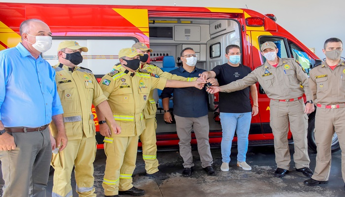 Laranjeiras - Corpo de Bombeiros recebe nova ambulância