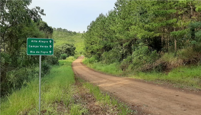 Laranjeiras - Prefeitura instala placas de identificação na área rural