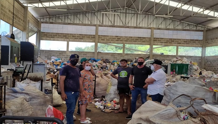 Guaraniaçu - Prefeito Osmário Portela participa de reunião na UVR- Unidade de Valorização de Recicláveis que já esta em funcionamento