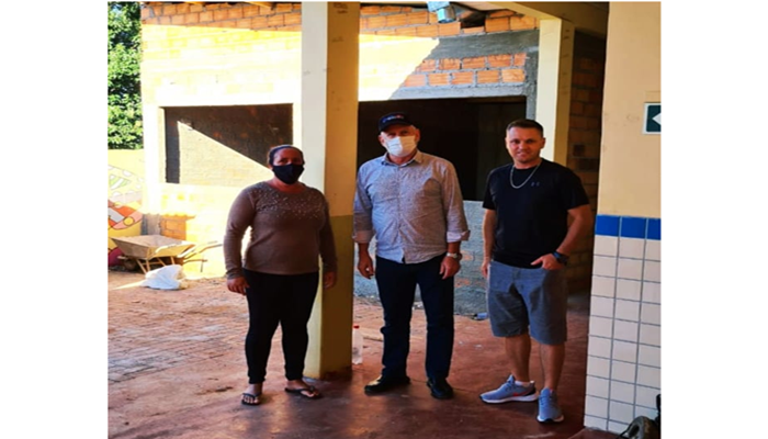 Guaraniaçu - Prefeito Osmário Portela vistoria obras da Escola Municipal no Cazela