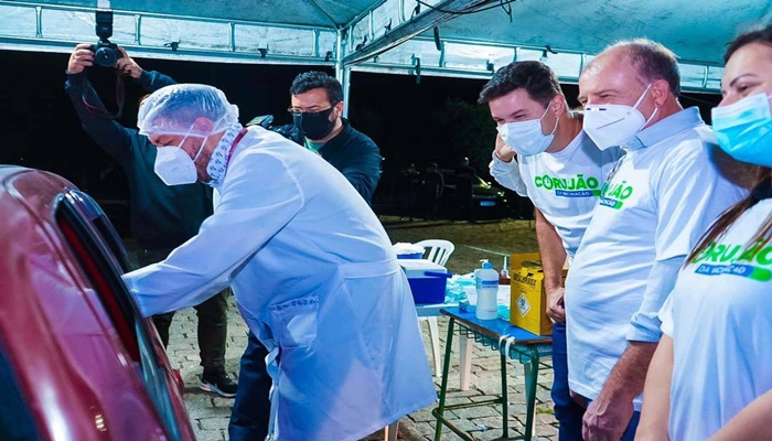 Com Corujão, Paraná começa a vacinar população contra a Covid-19 também à noite