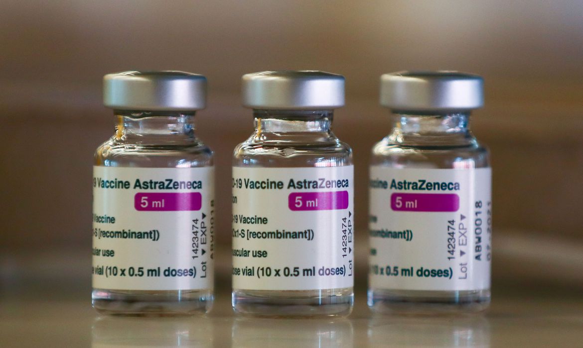 Covid-19: Fiocruz vai entregar 5 milhões de doses de vacina na sexta