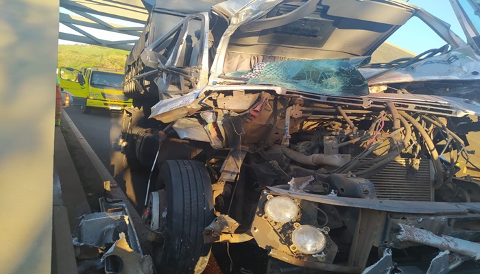 Cantagalo - Descaso na BR 277: Ocupantes de veículo não identificado jogam saco de lixo em ponte e causam acidente 