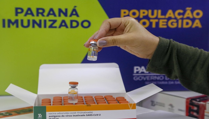 Novo lote de vacinas contra a Covid-19 chega ao Paraná nesta quinta