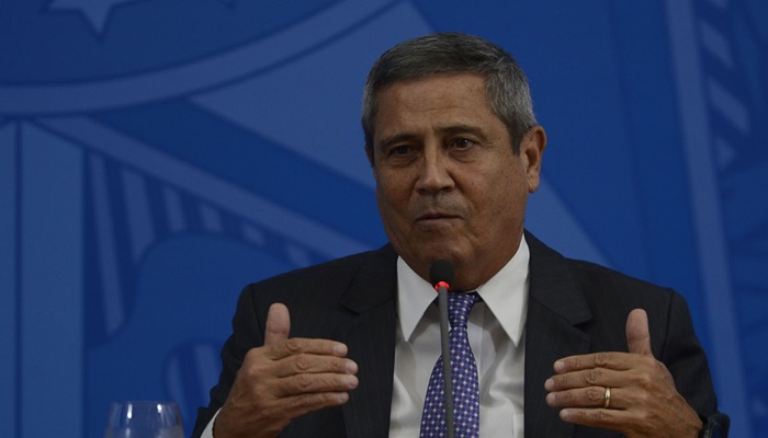 Não há risco de politização das Forças Armadas, diz ministro da Defesa