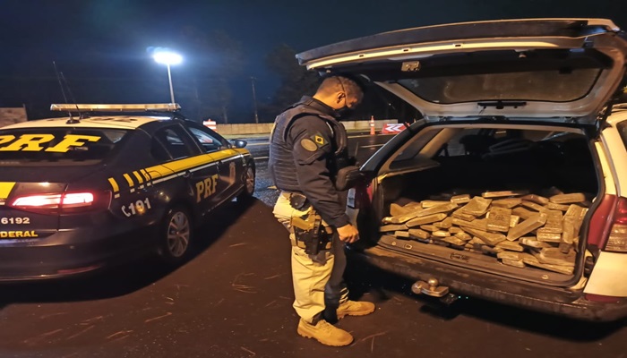 Laranjeiras - Após fuga e perseguição, PRF prende traficante transportando 145 kg de maconha em Laranjeiras do Sul