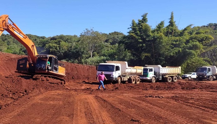 Guaraniaçu - Em apoio à agricultura do município diversos serviços vêm sendo realizados na área rural