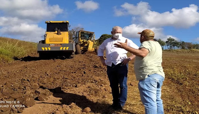 Guaraniaçu - Prefeito Osmário vistoria obras de readequação de estradas rurais no município