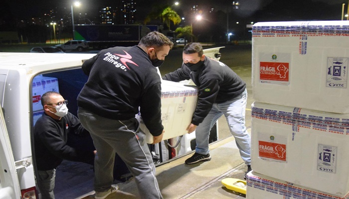 Com mil doses a mais, Paraná recebe novo lote e alcança marca de 6 milhões de vacinas