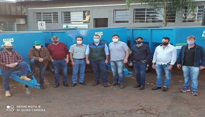 Guaraniaçu - Administração Municipal faz a entrega de 10 carretas agrícolas para comunidades