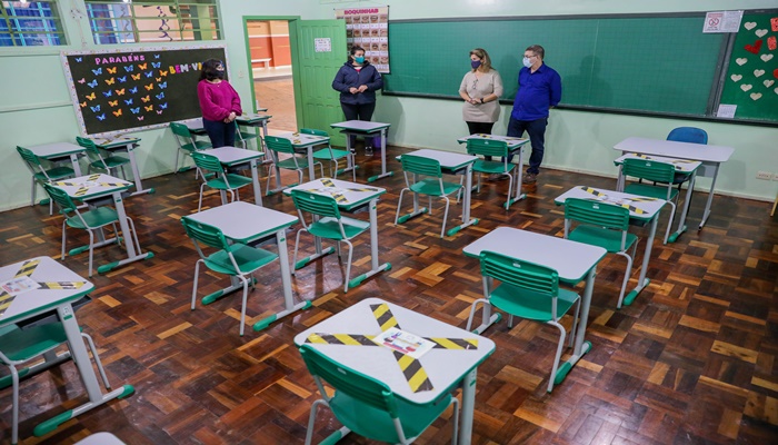 Laranjeiras - Escolas municipais estão preparadas para o retorno das aulas presenciais, que acontece na terça dia 20