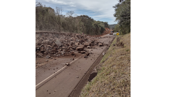 Guaraniaçu - Ecocataratas confirma detonação de rochas nesta quarta na BR 277 em Guaraniaçu 