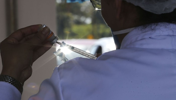 Ministro diz que mais de 70% dos adultos receberam 1ª dose da vacina